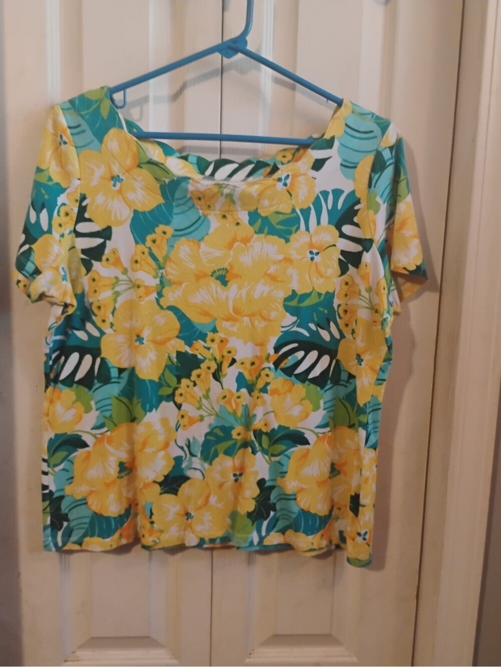 Kim Rogers Yellow Tropical Floral Scalloped Neck Short Sleeve Top Size M
